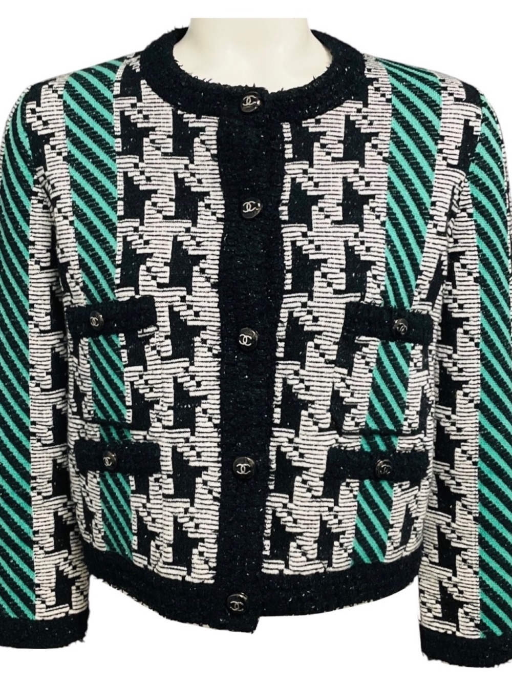 CHANEL GREEN / WHITE / BLACK PARIS-MANCHESTER 2024 METIERS D’ART HOUNDSTOOTH WOO